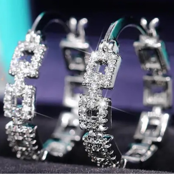 Dazzling Silver Bracelet and Earring Set - Picture 6 of 6